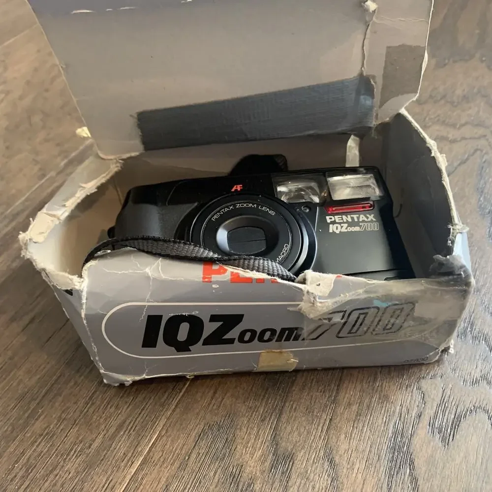 Pentax IQZoom 700 35mm Point & Shoot Film Camera Black Untested As Is